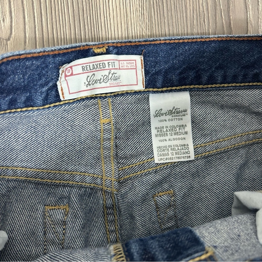 Levi Strauss Signature Relaxed Fit Dark Wash Jeans Size 12 Women’s - Picture 3 of 6